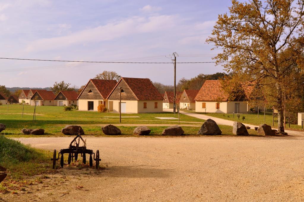 Le Lac Bleu Hotel Lacapelle-Marival Екстериор снимка