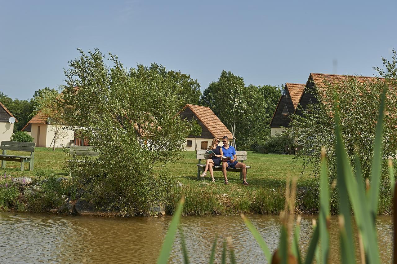 Le Lac Bleu Hotel Lacapelle-Marival Екстериор снимка